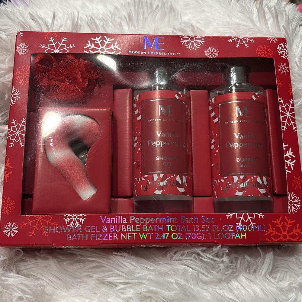 🎁 NEW ME / Modern Expressions Vanilla Peppermint Bath Set 🎄 - Picture 2 of 3